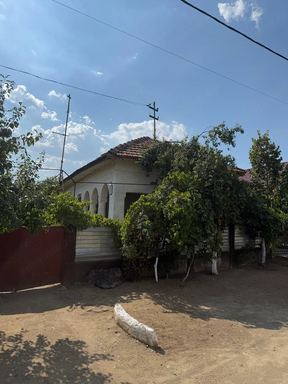 Casa 4 camere + teren 2.700 mp, la 15 minute de Craiova