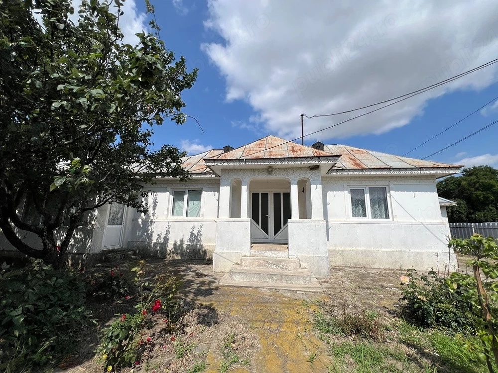 Vând casa sat mircesti comuna vanatori 