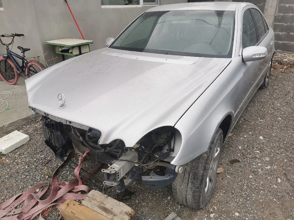 Vând Mercedes W211 