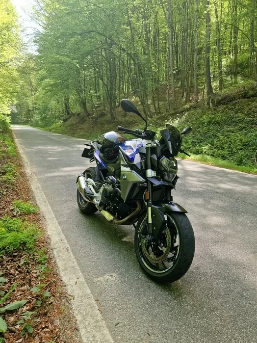 Bmw f900 r         
