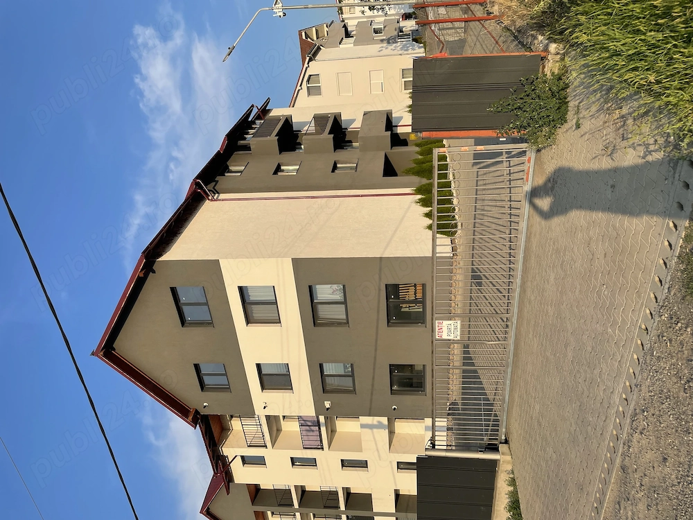 Apartament ( casa) 3 camere, 2 băi, 2 balcoane parcare inclusa