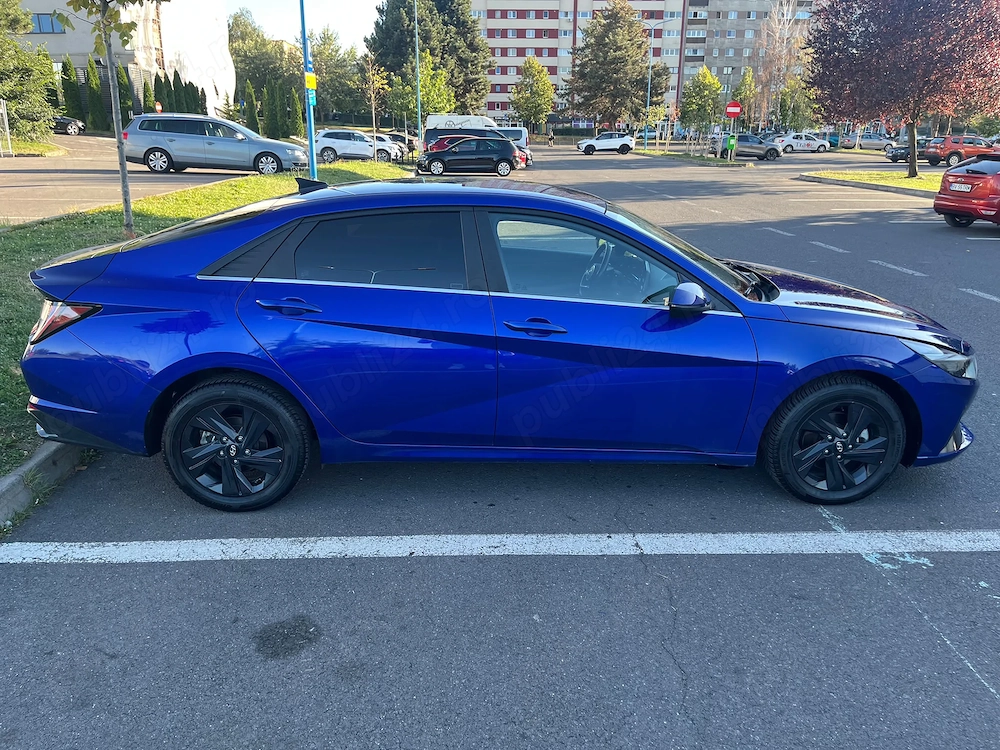 Vând hyundai elantra 2023