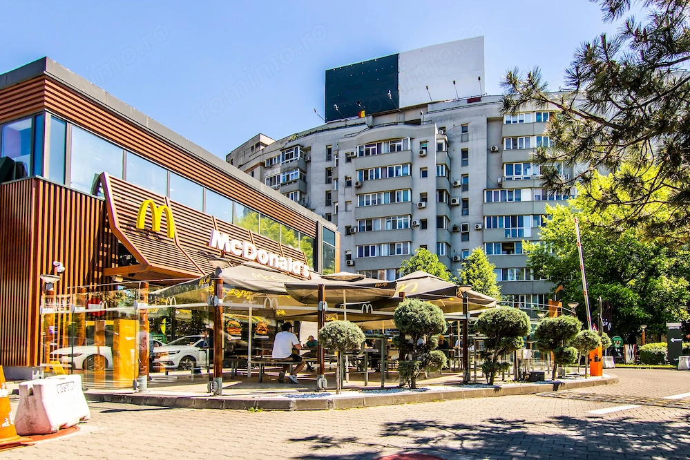 Dristor 3 camere lângă Mc Donald’s, 2 băi cu geam, decomandat, bucatarie 10 mp