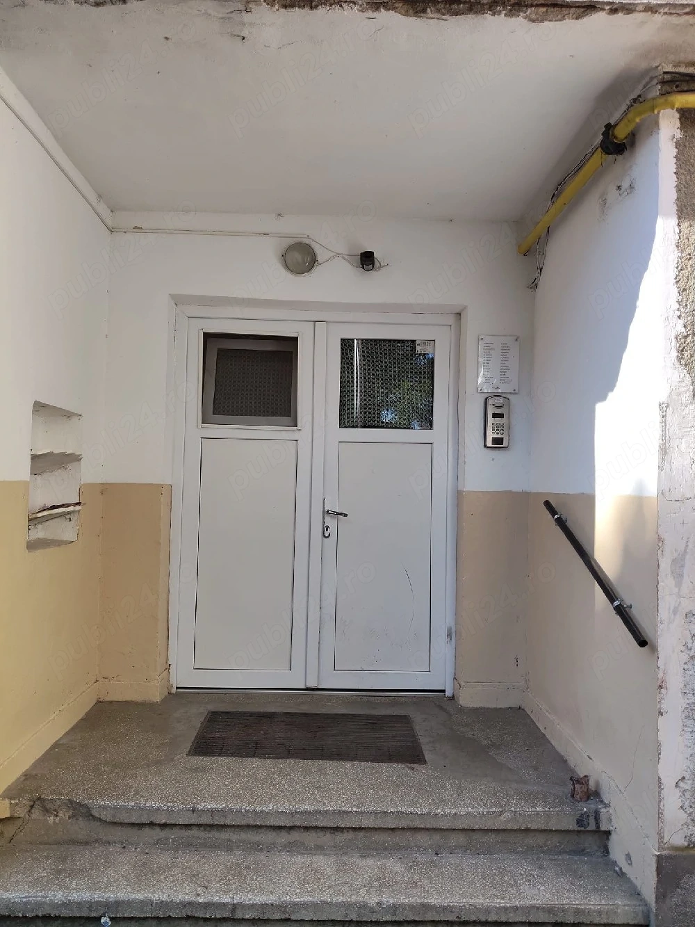 vand apartament 3 camere