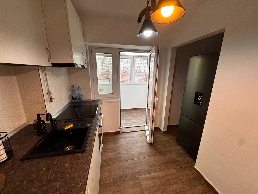Apartament 3 camere decomandat, 94,1 mp cu balcoane, renovat integral   Central, Ploiești