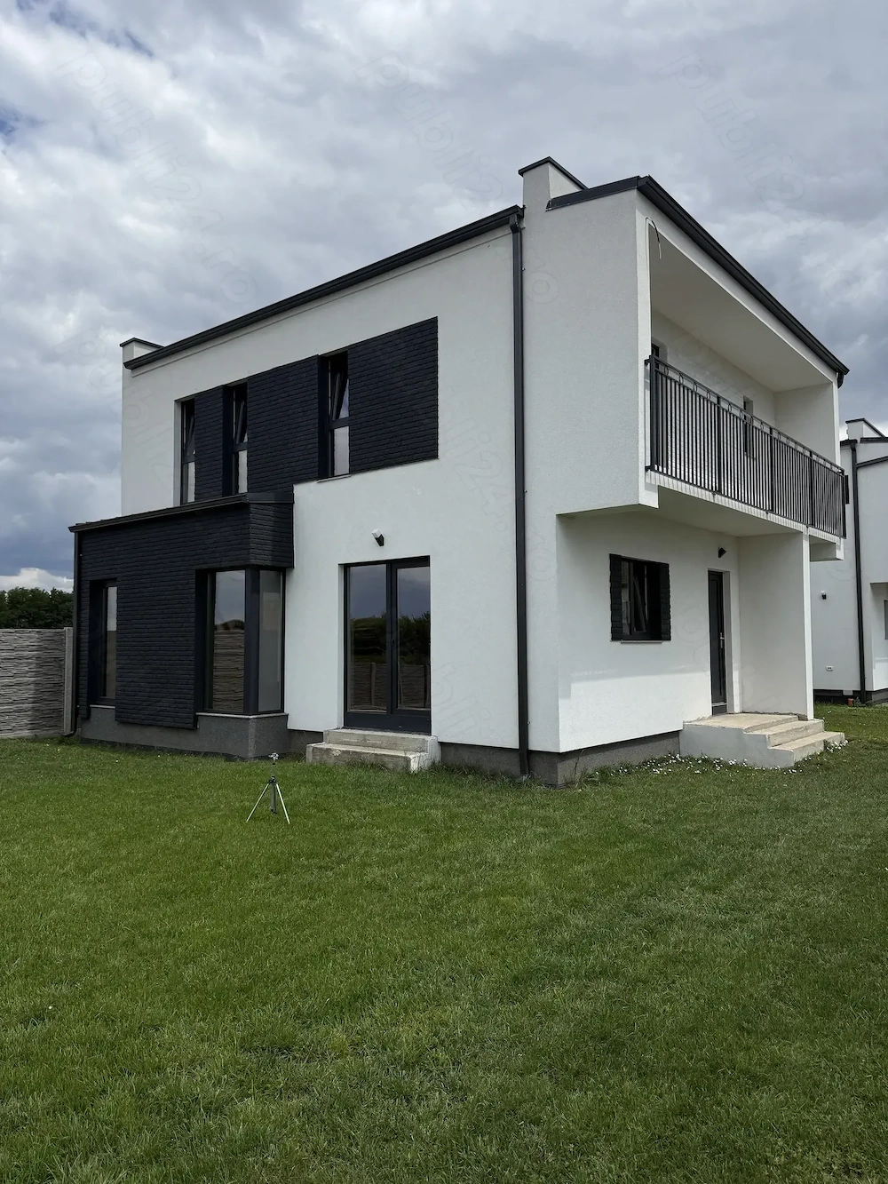 Casă modernă de vânzare | 117 mp utili | Teren 300 mp | 4 camere