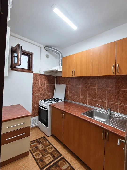 Garsonieră renovată, 33 mp, bucătărie închisă – zona Gării