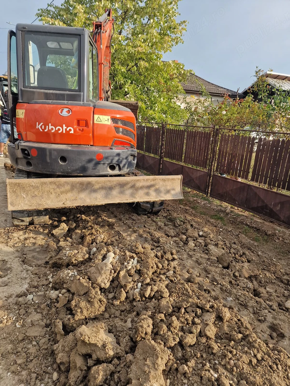 Vand sau schimb miniexcavator KUBOTA 5.4 TONE cu excavator pe senile cauciuc  de 9.10 11 tone 