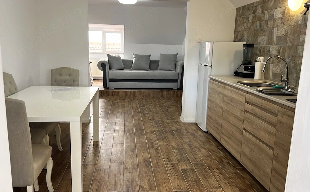 Inchiriez apartament de 2 camere semidecomandata pe Callatis zona Garii!