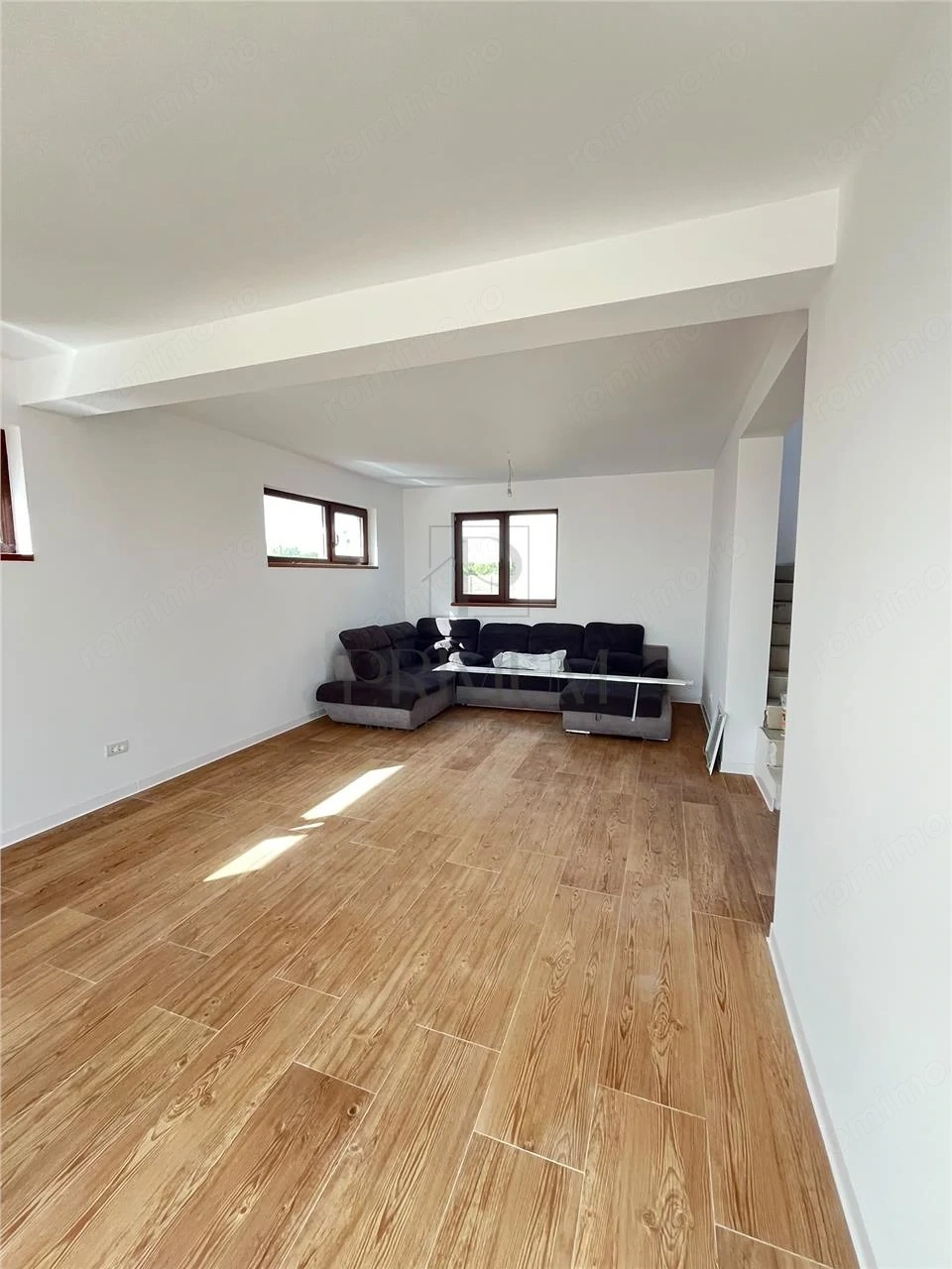 GIROC - DUPLEX DESPARTIT PRIN CARPORT - 4 CAMERE - TEREN MARE