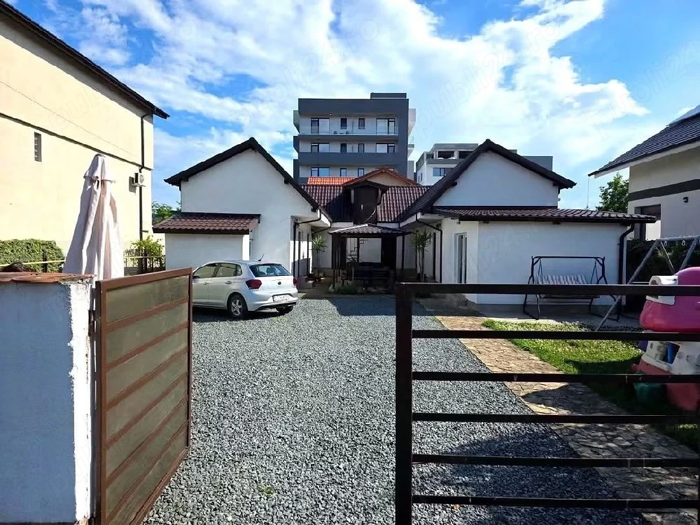 Afacere la cheie: Pensiune cu 8 camere și apartament la mansardă, afacere funcțională în Mamaia Sat 