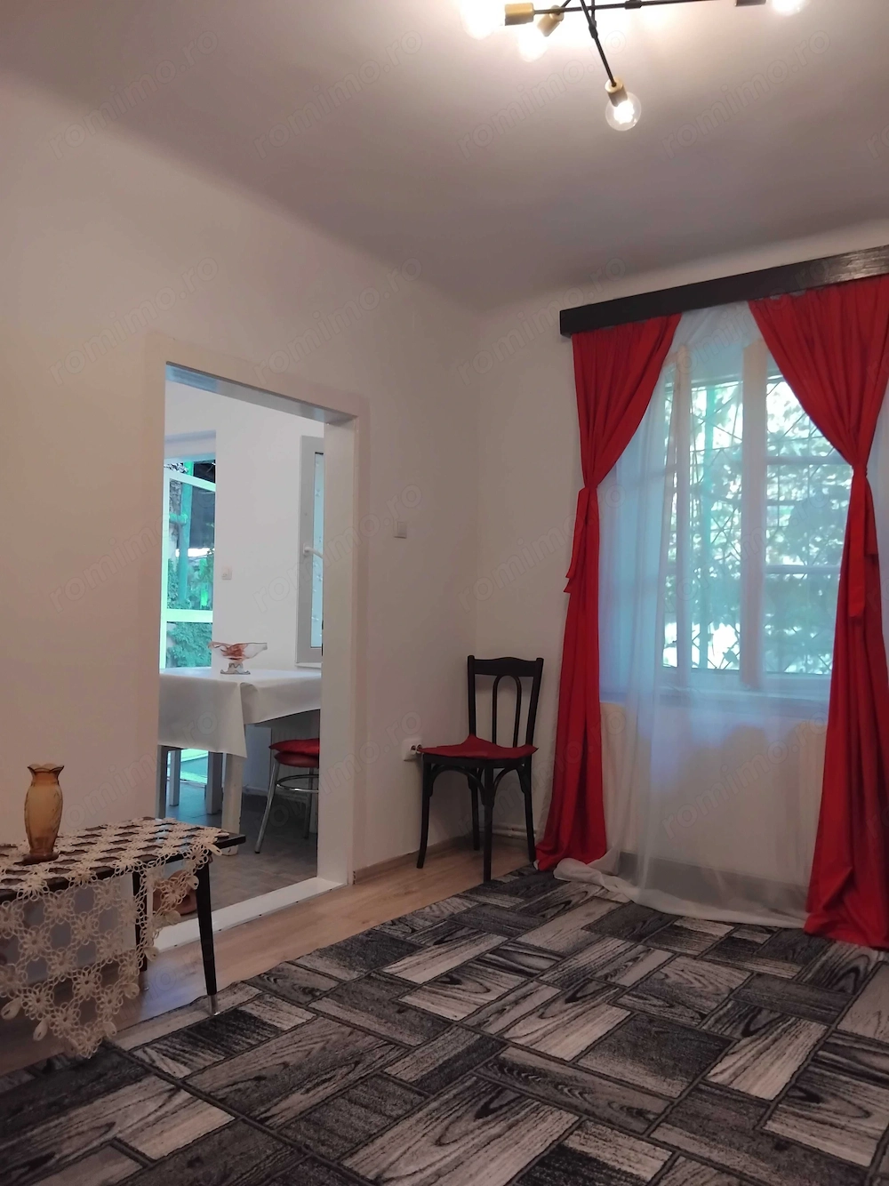 Inchiriez apartament cu o camera, baie si bucatarie utilate, curat proaspat zugravit, apartamentul e