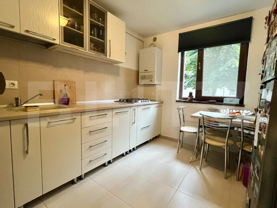 Apartament 2 camere, 53 mp, parcare, zona Tractorul