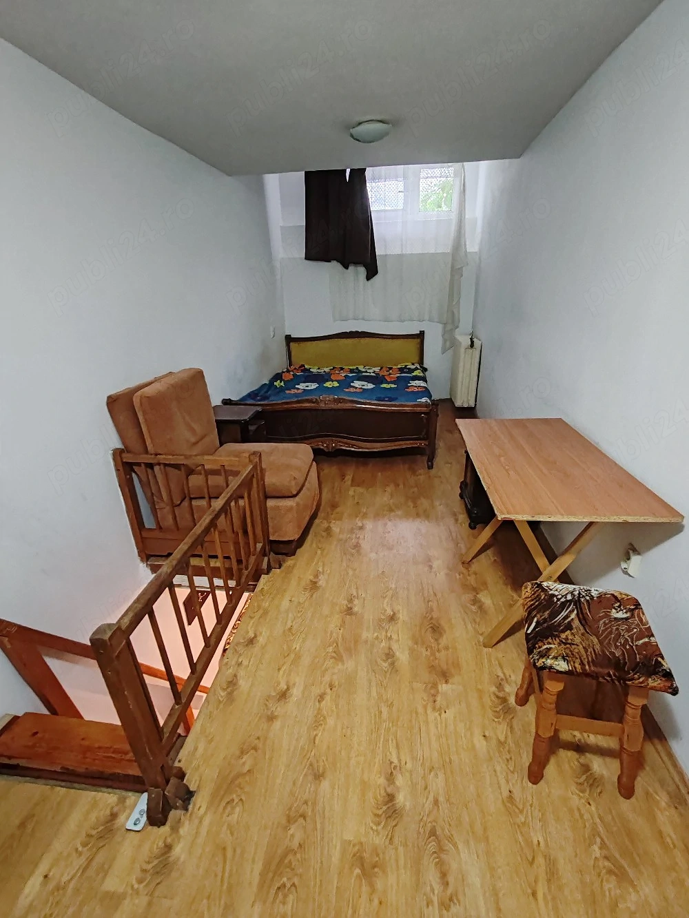Ap. 2 cam. Copou langa CUZA,300 eur. 