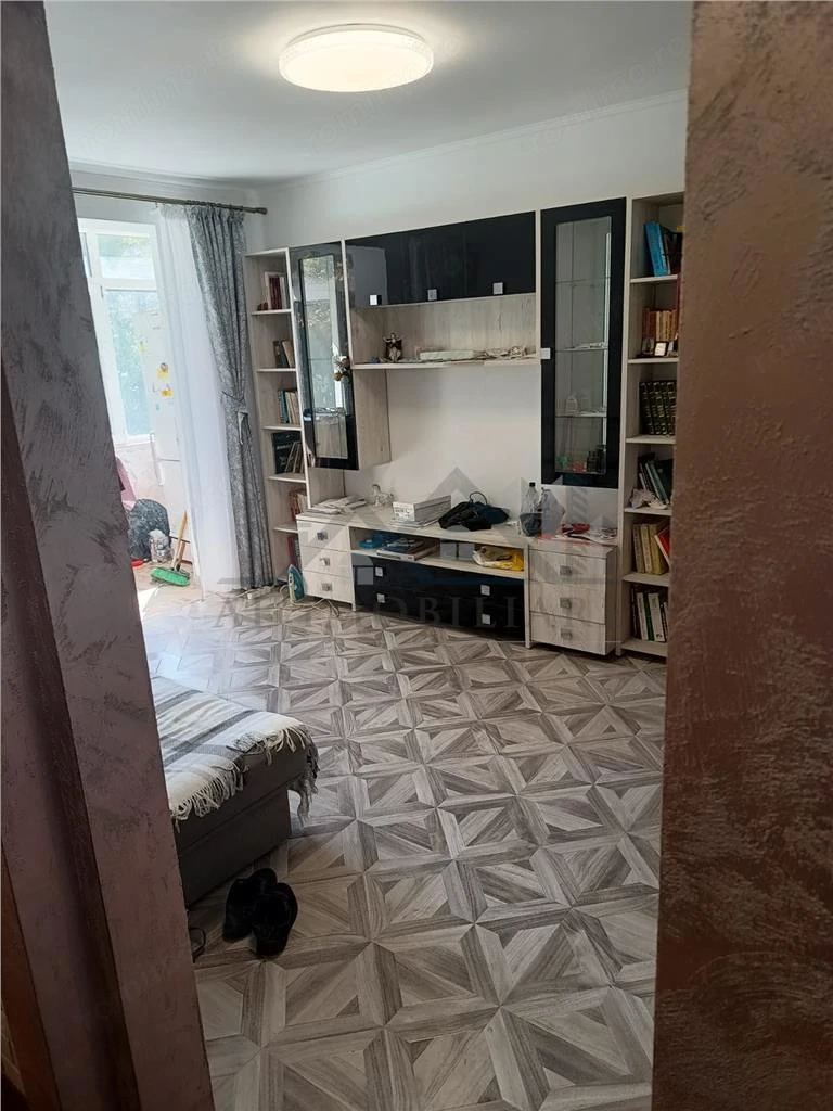 Apartament 2 camere decomandat in Podu Ros, 40 mp, Etaj 1