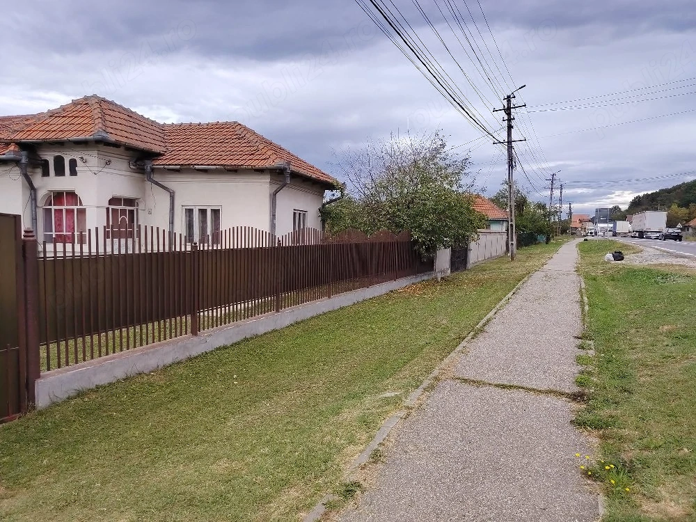 Vânzare casă + 2.250 mp teren | Drăganu, Argeș | strada principală | Proprietar