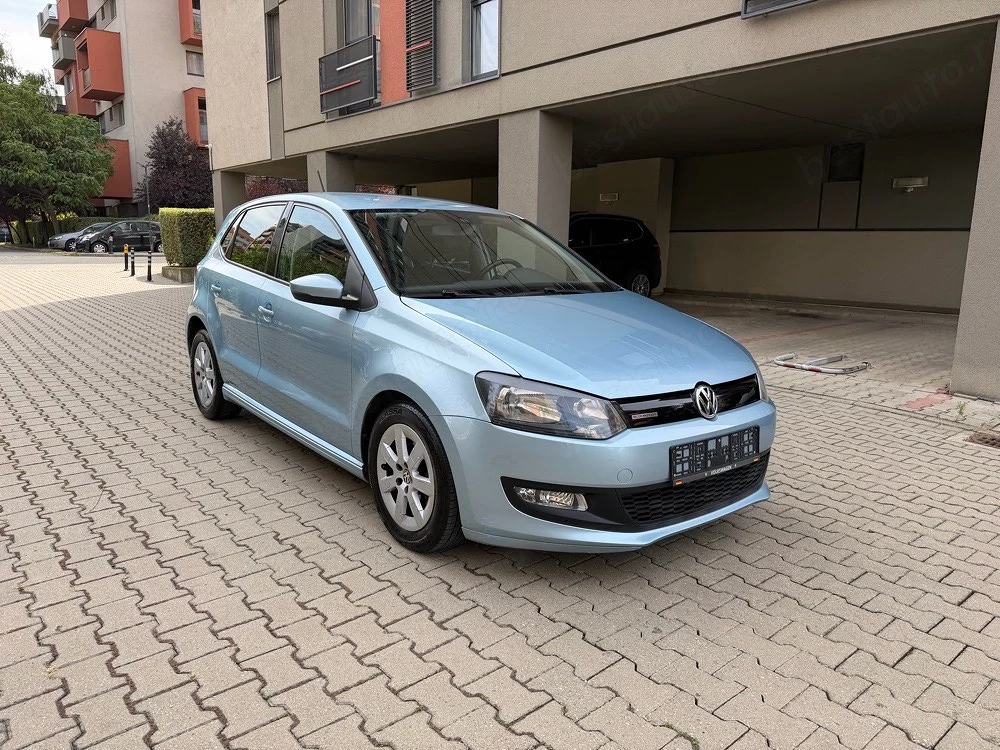 VOLKSWAGEN Polo