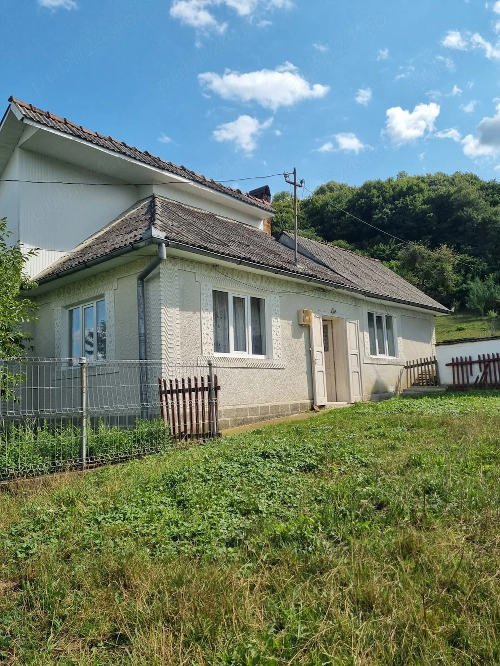 Vand casa plus teren de 30 ari