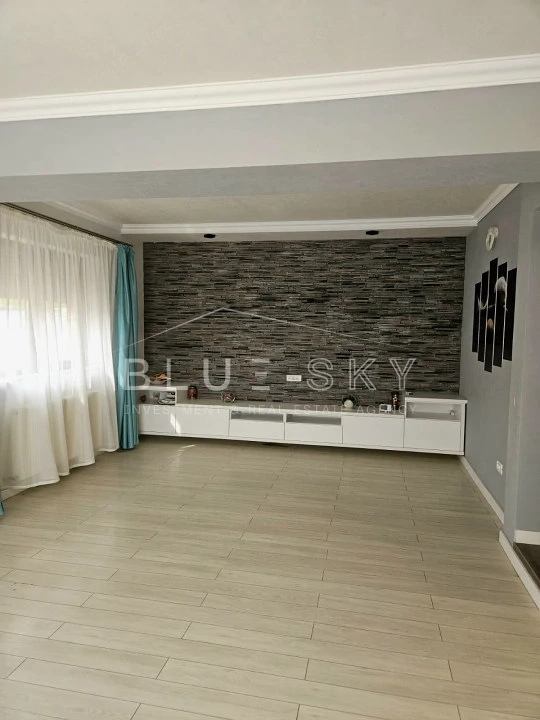 Casă tip Duplex ideală pentru două familii – confort, intimitate și funcționalit
