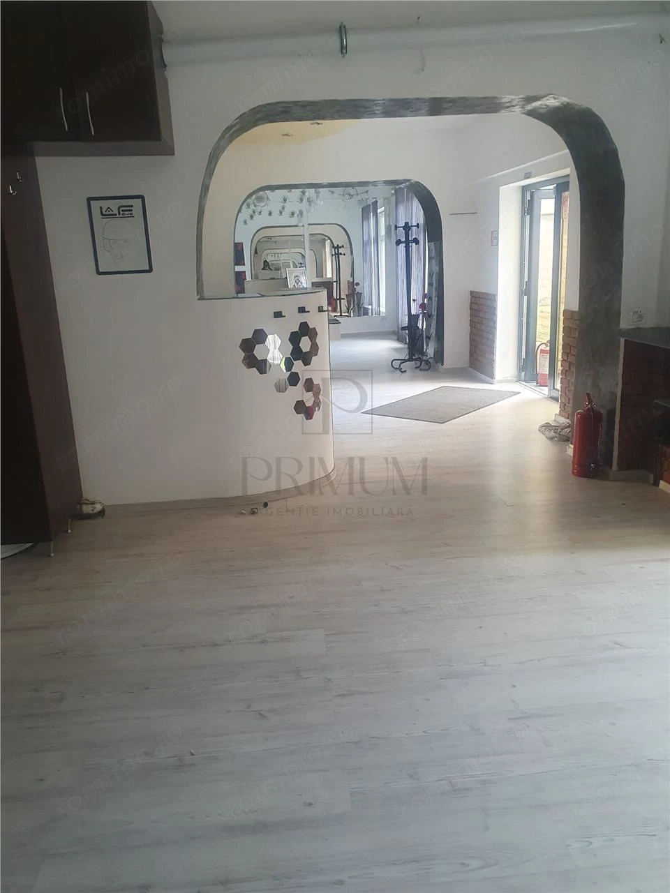 Spatiu comercial -  zona excelenta - centrala proprie  -  aer conditionat - 130 mp