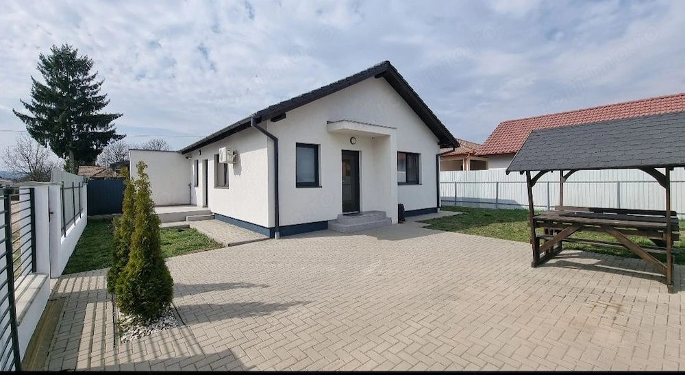 Nazna - închiriere, casă 3 camere - 70 mp