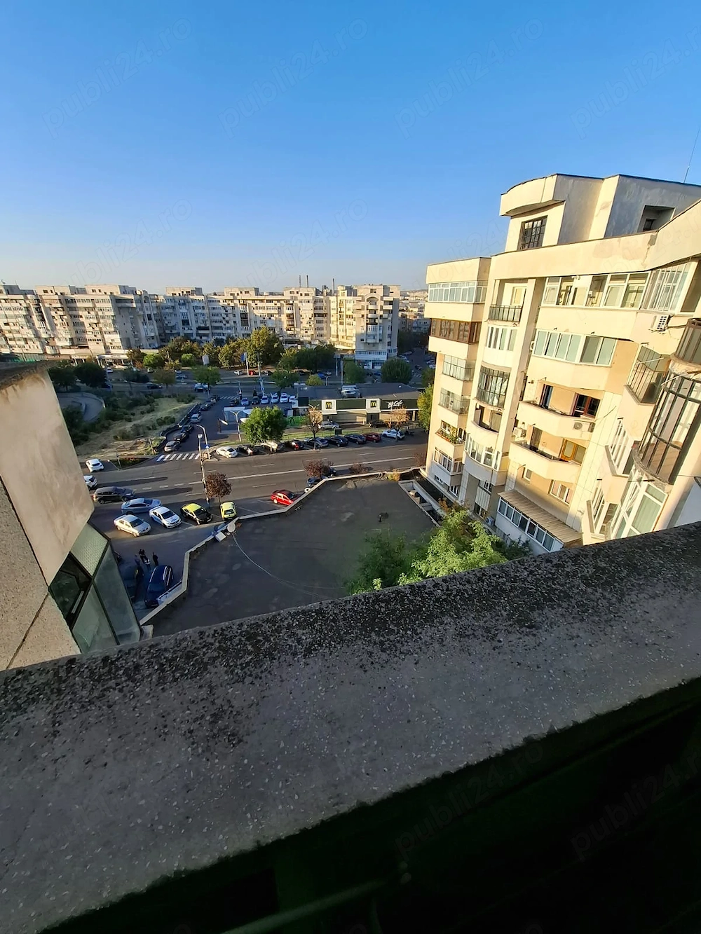 Primesc doi băieți în chirie, ap.decomandat 3 camere, 2 băi, balcon, în Craiova, lângă McDonalds