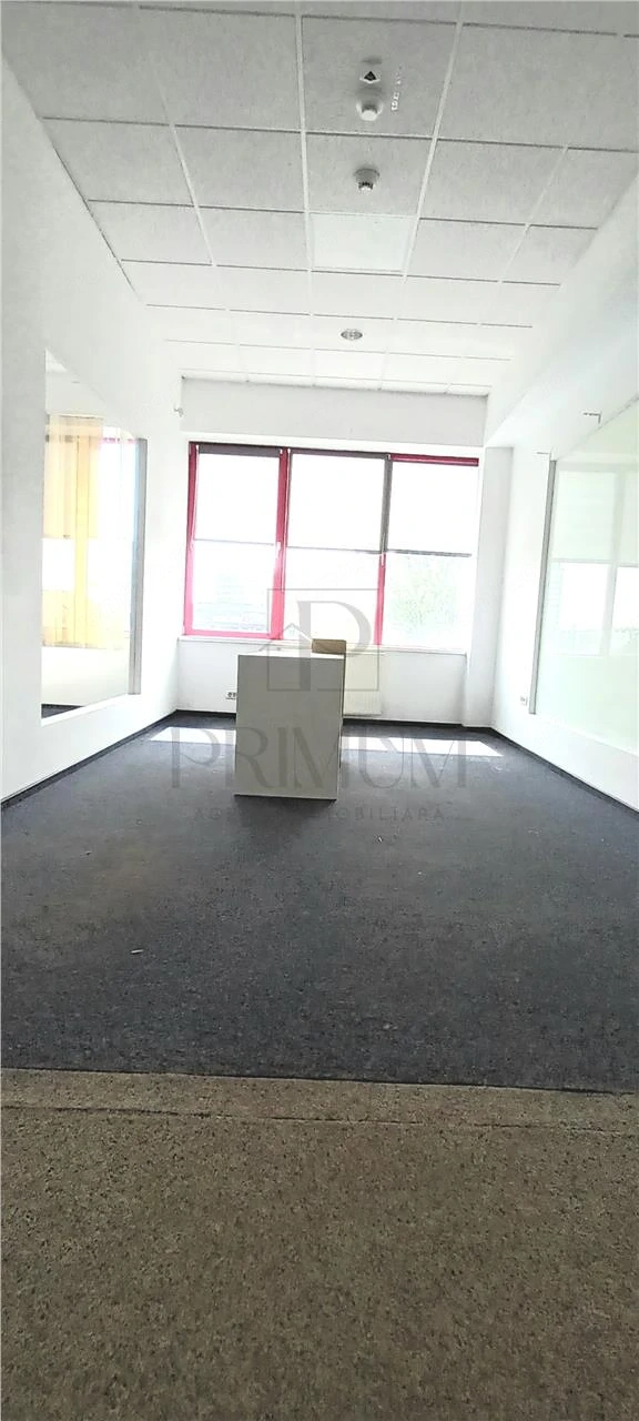 Spatiu  birouri etaj 3 cu lift  - Aradului