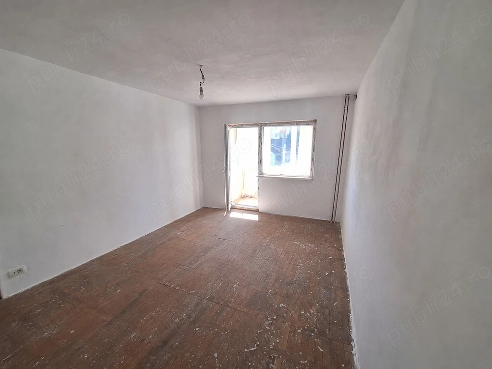 Apartament 2 Camere, Etaj. 1, Decomandat, 45 mp, langa Shopping City, Balcon închis