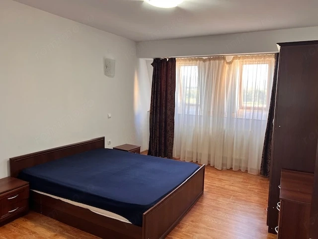 apartament 2 cam ,balcon , parcare aproape de Shopping City