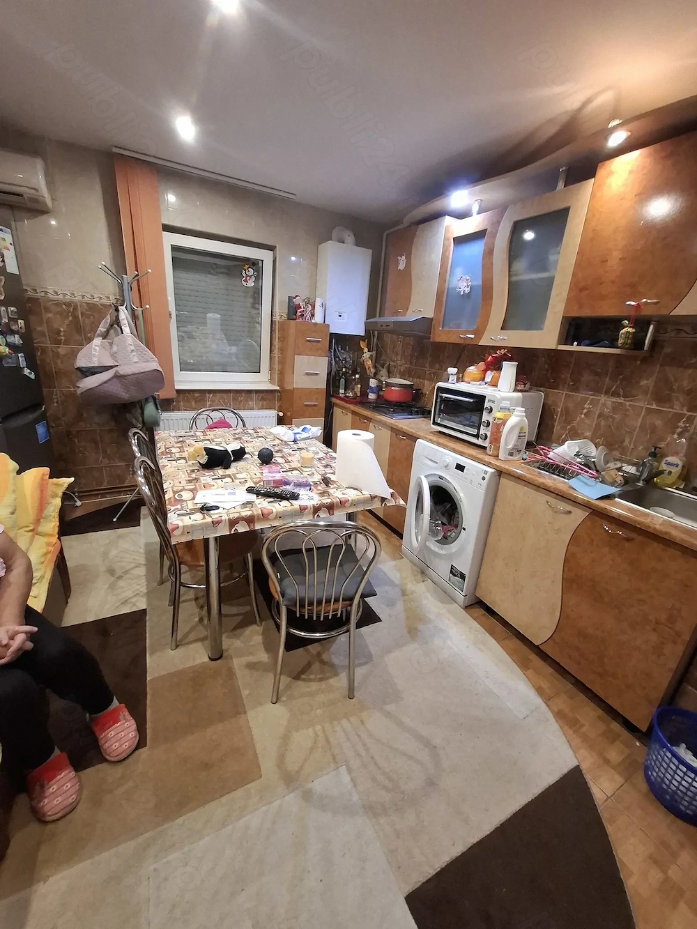 Vând apartament cu 2camere confort 1 decomandat bloc de 4etaje 