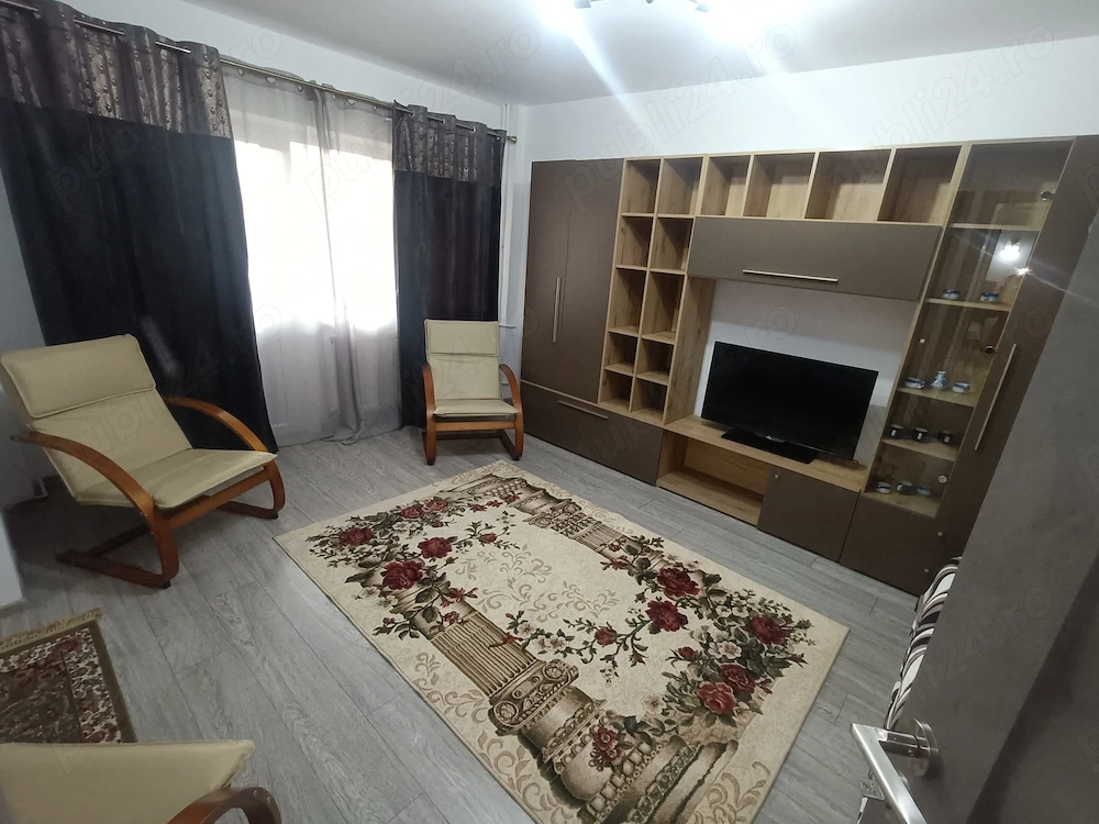 Proprietar | Apartament 2 camere, 2 balcoane | Central, vis- -vis de Episcopia Râmnicului | Renovat 