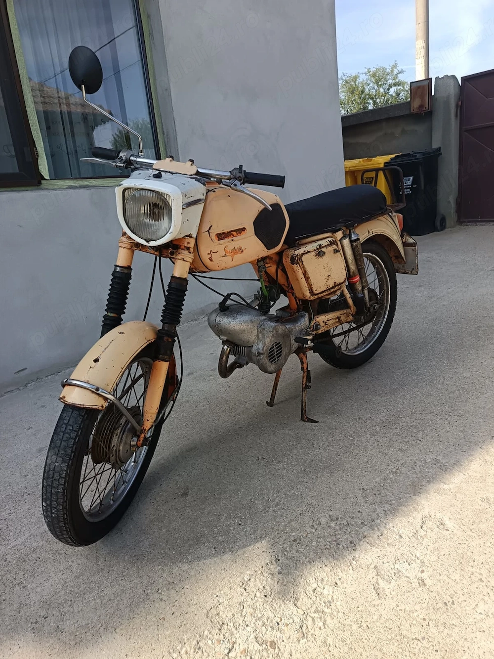De vânzare mobra 50 s si piese 