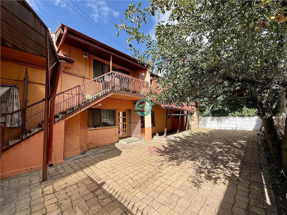 Casa de vanzare de 342 mp, teren 317, zona Semicentrala