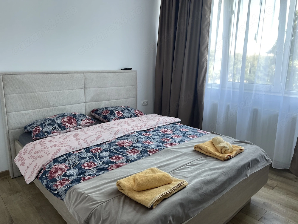 Inchiriez apartament cu 2 camere in zona centrala 