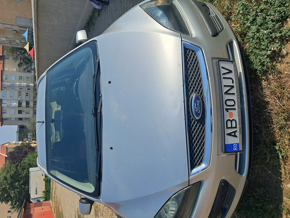 Vind mașina ford focus .Ofer fiscal