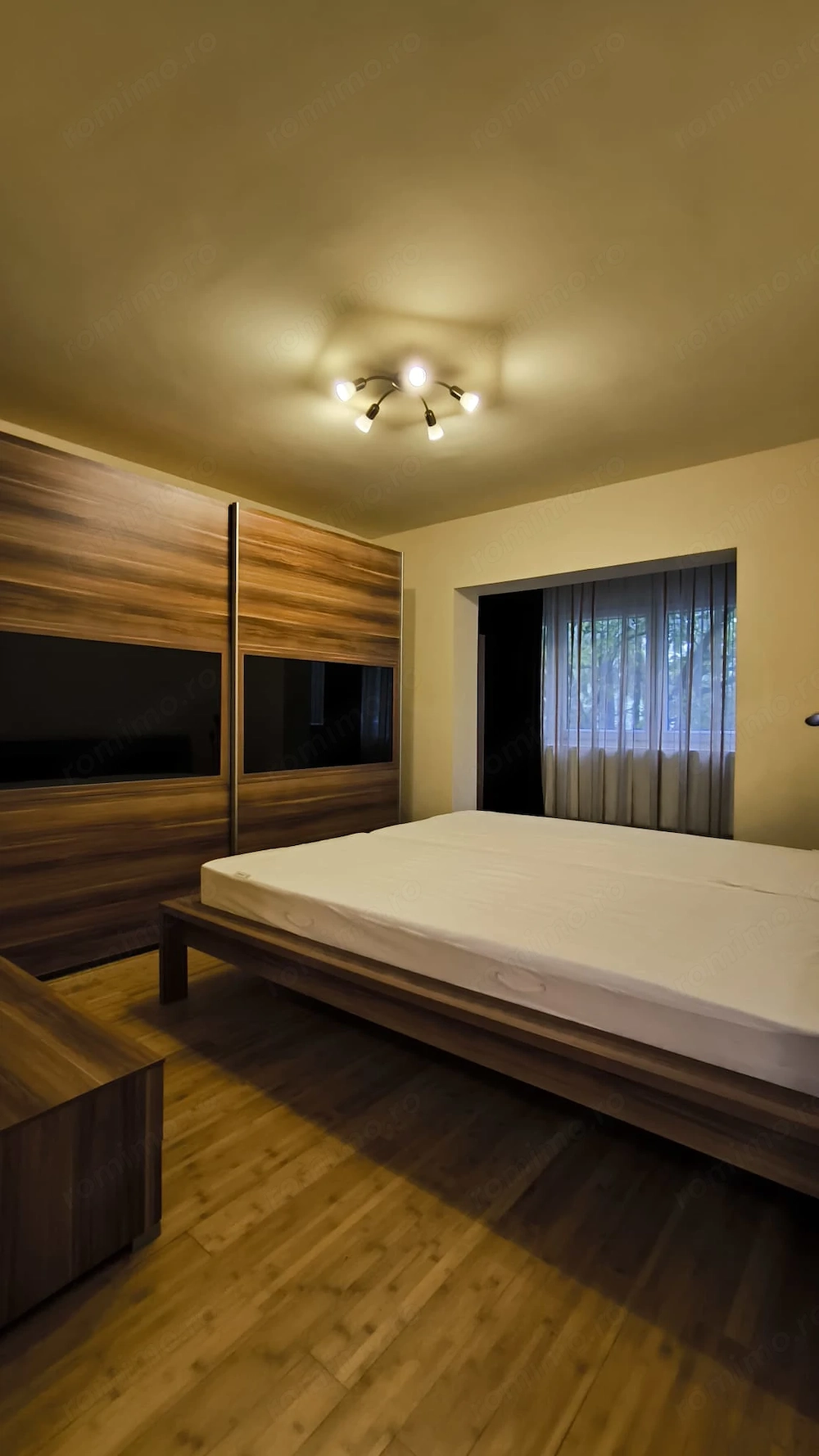 Zona Simion Barnutiu, decomandat, et 3, centrala proprie, mobilat modern