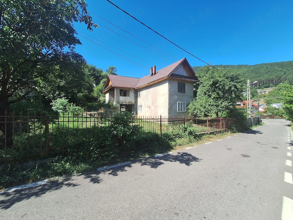 Casă in centrul civic Tulnici, Vrancea  P+1, 225 mp utili desfășurați | 559 mp teren 