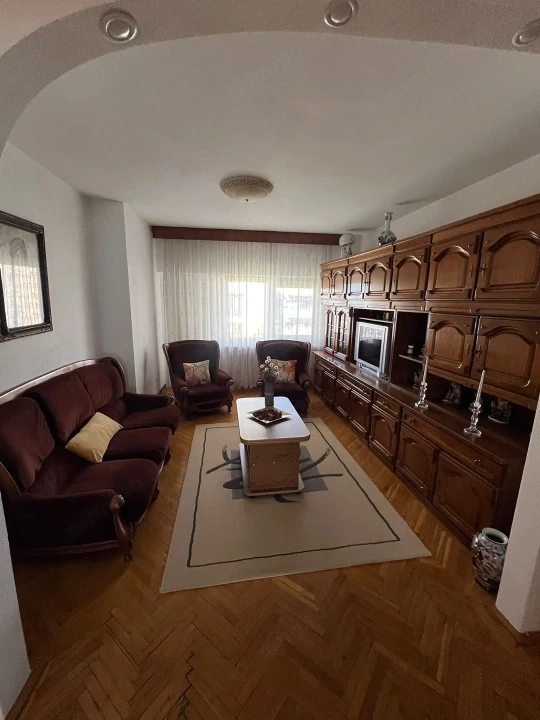 Apartament 3 camere zona ULTRACENTRAL