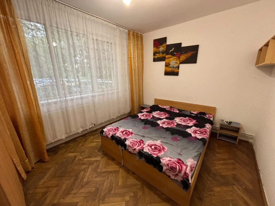 Apartament 3 camere- Zona Nord-Cameliei 
