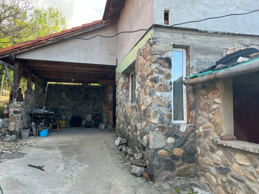 Casă + teren 6.000 mp, Tapia   4 km de Lugoj, zonă liniștită