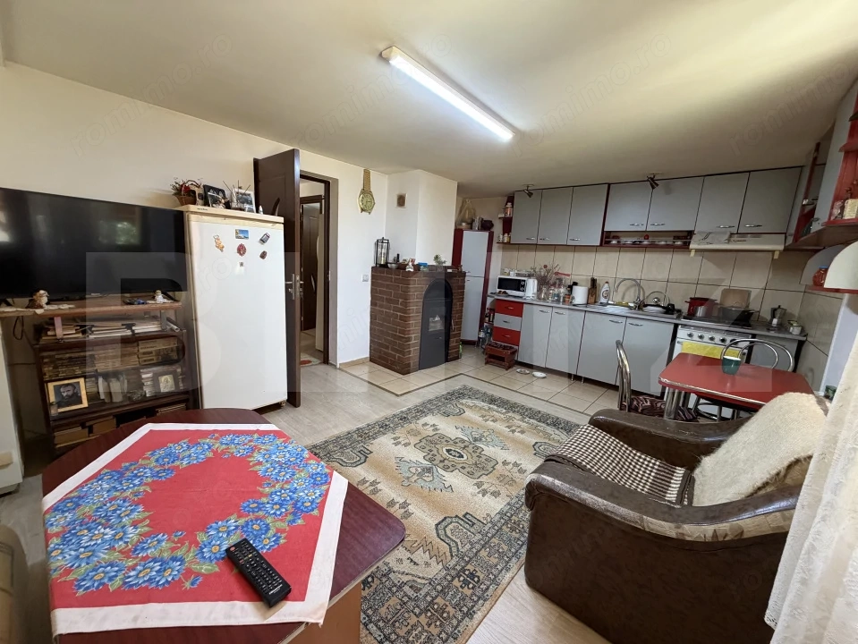Casa 2 camere, 70 mp, teren 1600 mp, zona Ciumarna