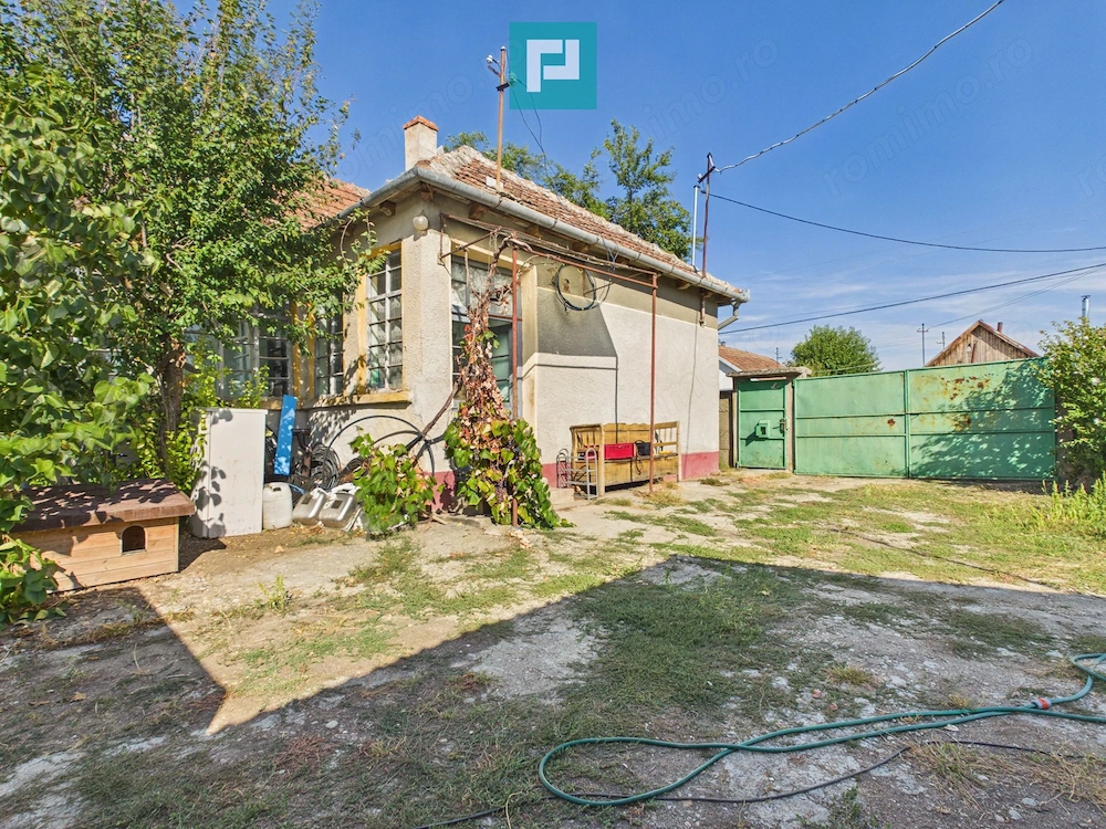Casa si teren de vanzare in Bicaci - 2350mp