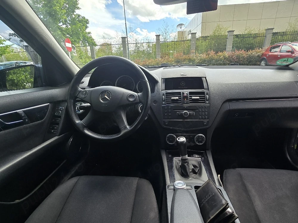 Vând Mercedes Benz C 180
