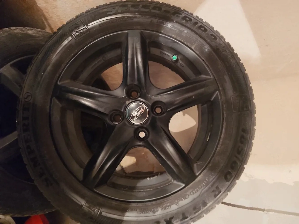 Set Roti/Jante Aliaj Neagru de iarna,15 "Ford+Anvelope iarna 185/60/R15.