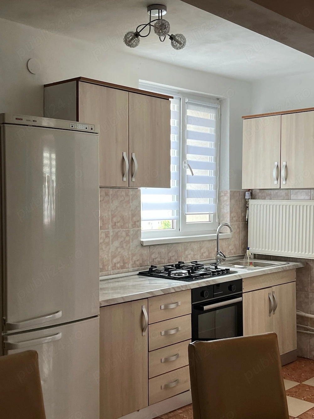 Dau în chirie apartament cu 2 camere, situat pe strada Sovata, zonă liniștită