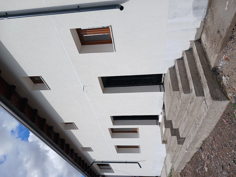 Proprietar vând jumate din duplex 