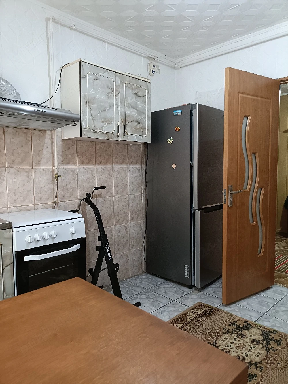 apartament cu două camere în Lupeni