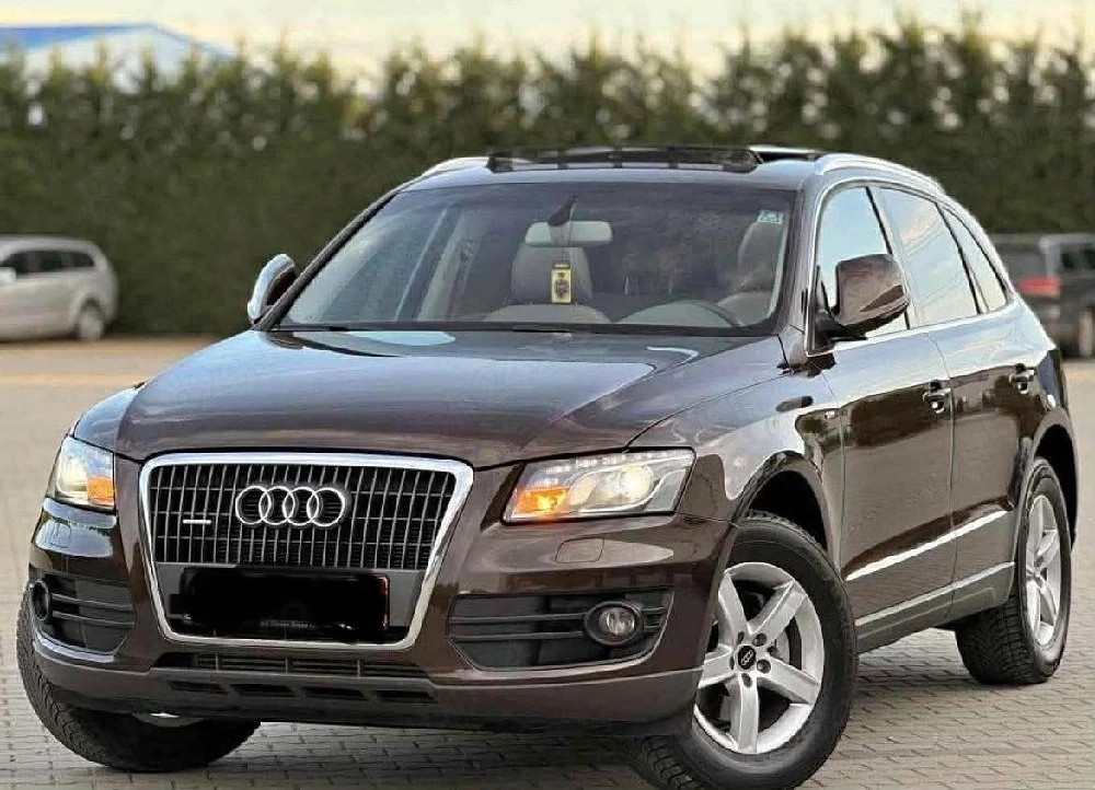 Vand Audi Q5 motor 2000 disel an fabricație 2011