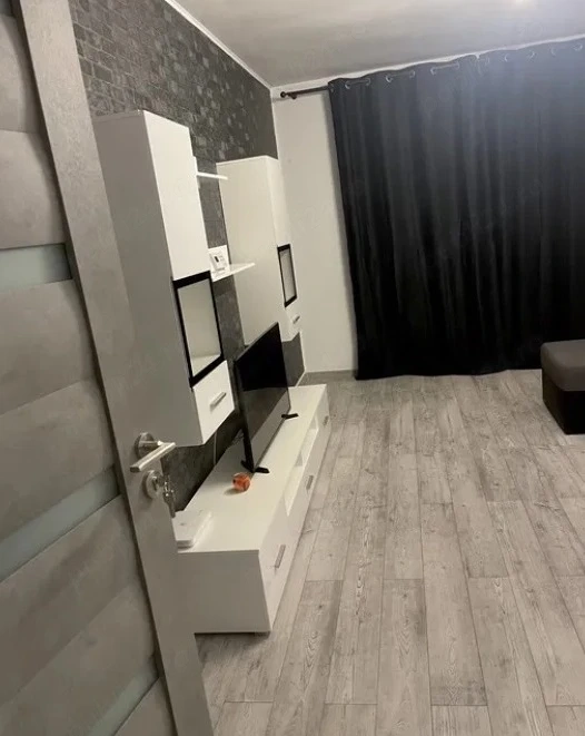  in SL0B0ZIA ofer in chirie apartament decomandat cu 2 camere