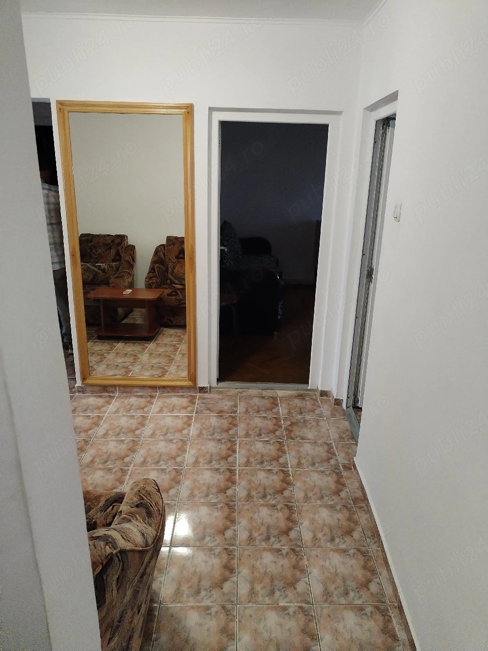 Inchiriez apartament cu 3 camere
